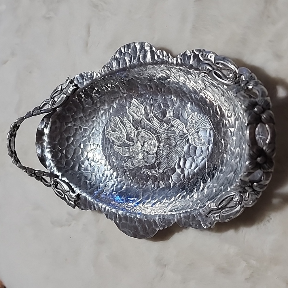 Elegant Silver Plated Serving Tray with Floral Handles. Brand Rodney Kent. - Picture 2 of 7